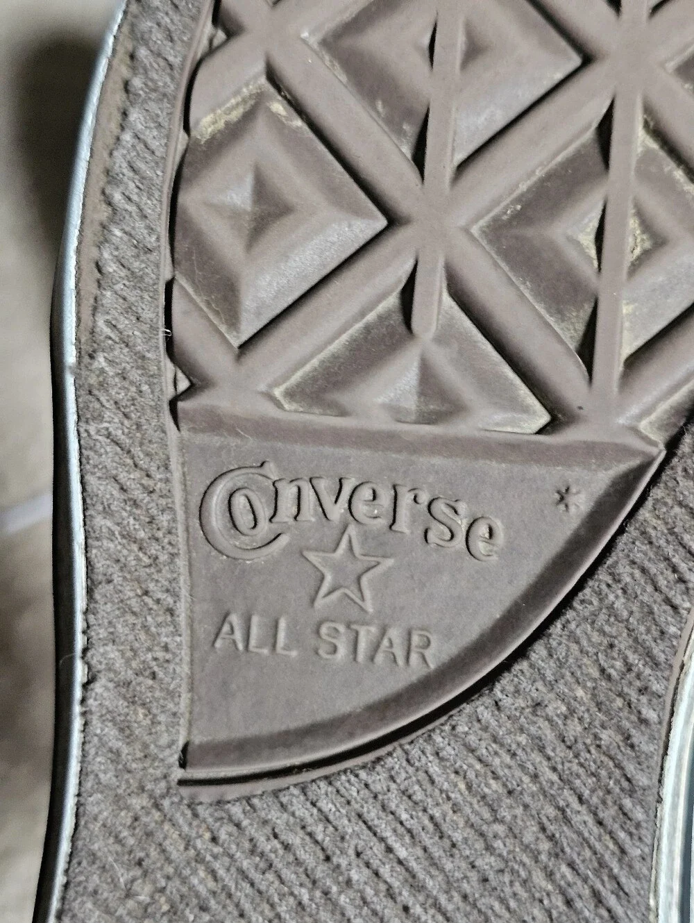 Converse All Star Chuck Taylor Girls Shoes Sneakers Size 6 W / 4 M *Fits Like 3*